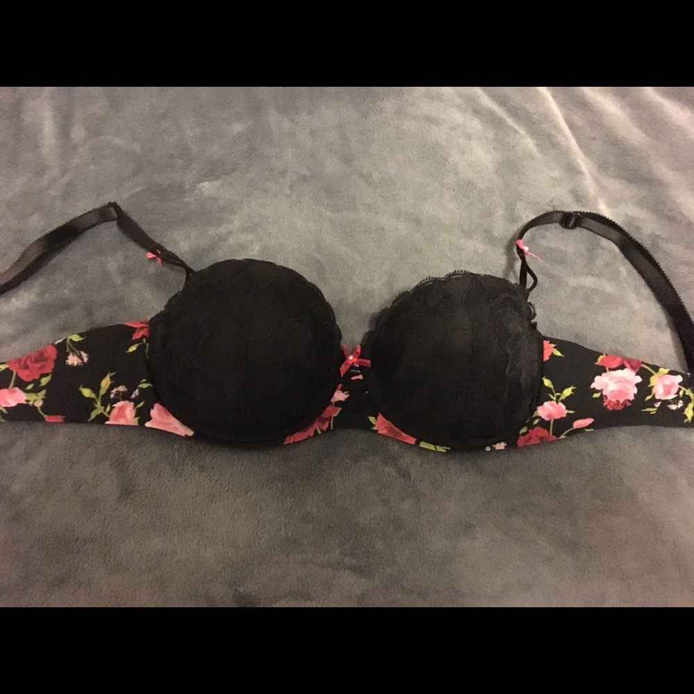 Victoria’s Secret 32C balconet bra